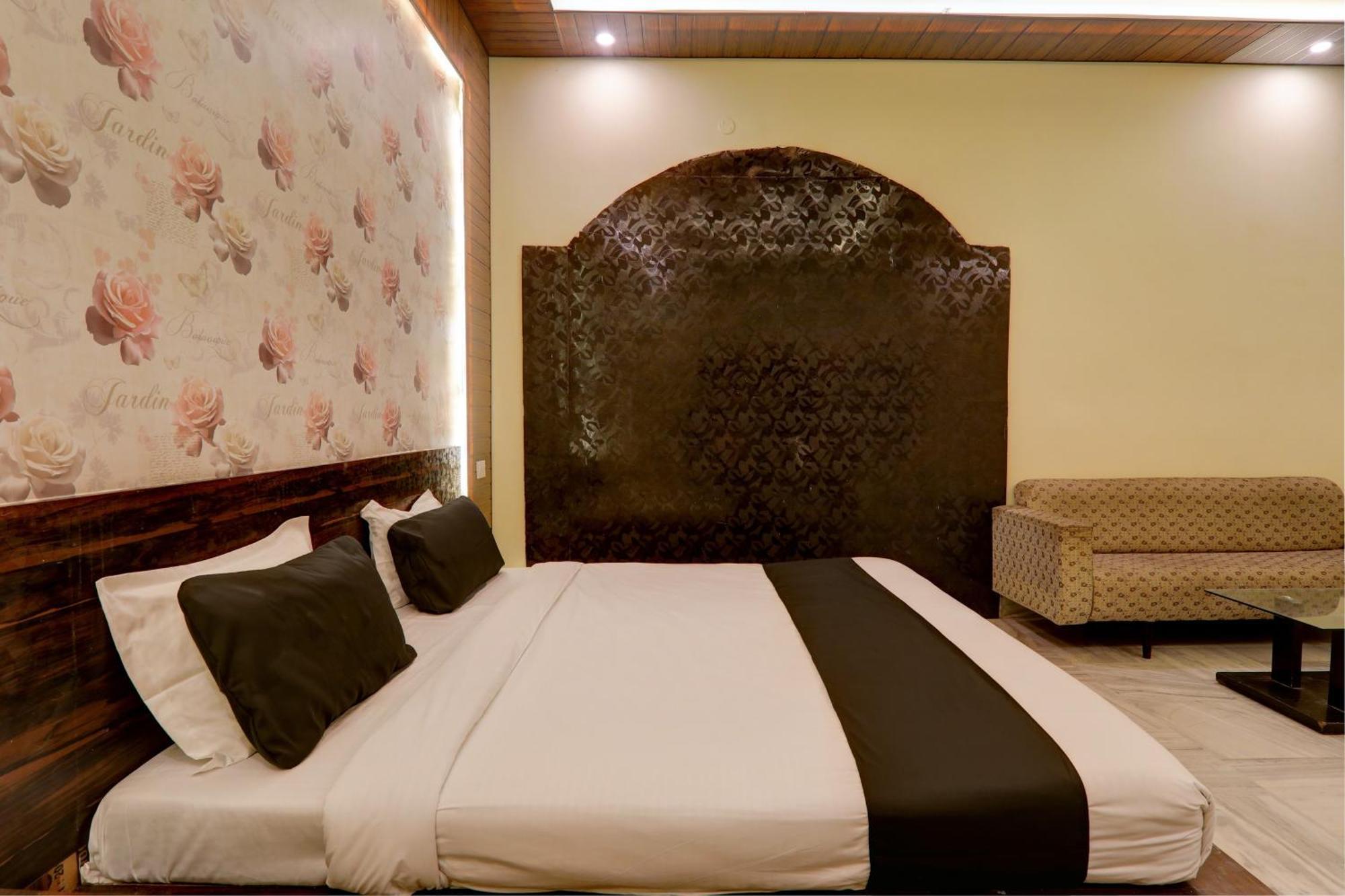 Hotel O Flagship Adbhut Moment Hotel فاراناسي المظهر الخارجي الصورة